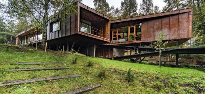 A casa está dividida em três partes
