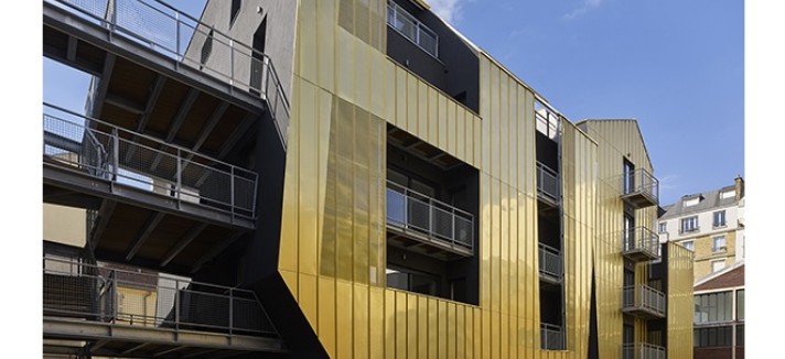 Com balcões e passeios exteriores