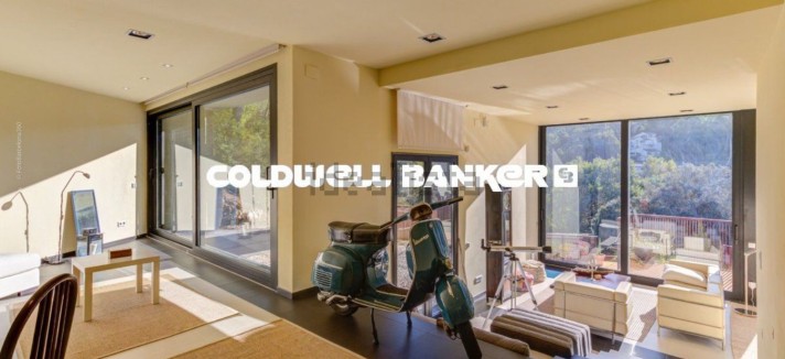 Rosalía quer amplitude e discrição