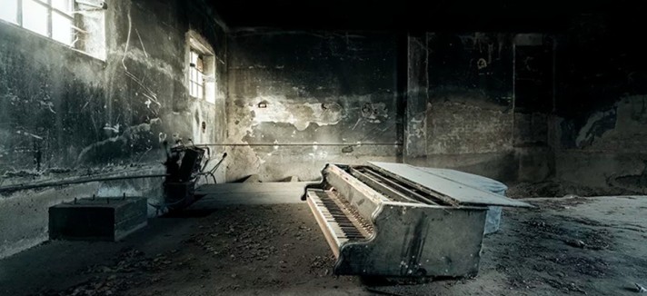 O artista francês foca-se em casas abandonadas