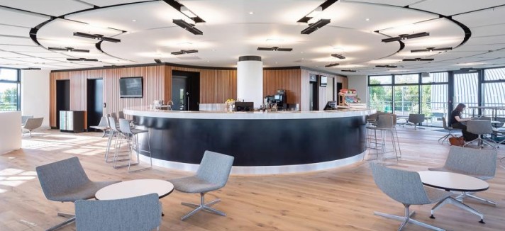 Cafeteria, bar, sala de conferências...