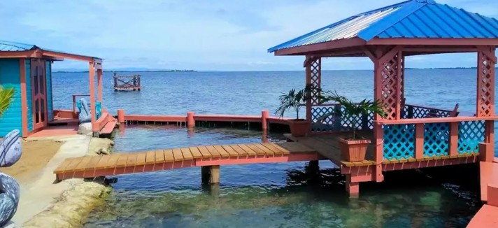 Localizada na Ilha dos Pássaros, em Placencia