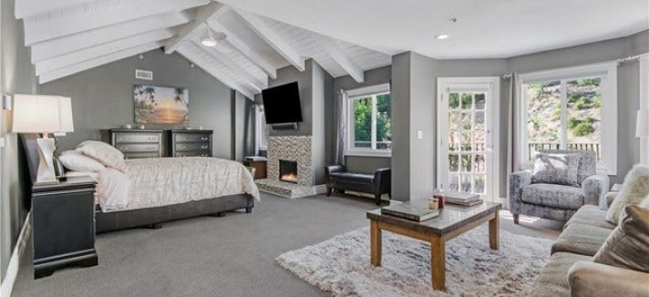 Amplo quarto com sala de estar