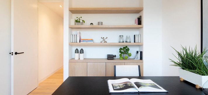 A madeira e a cor negra