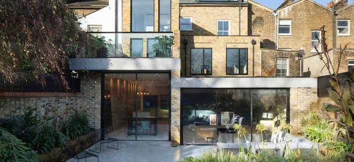 Combina diferentes materiais