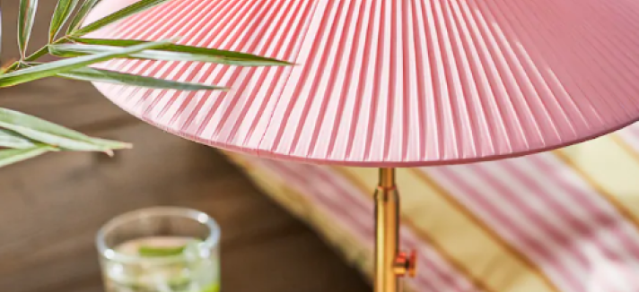 Para colocar sobre uma mesa de apoio