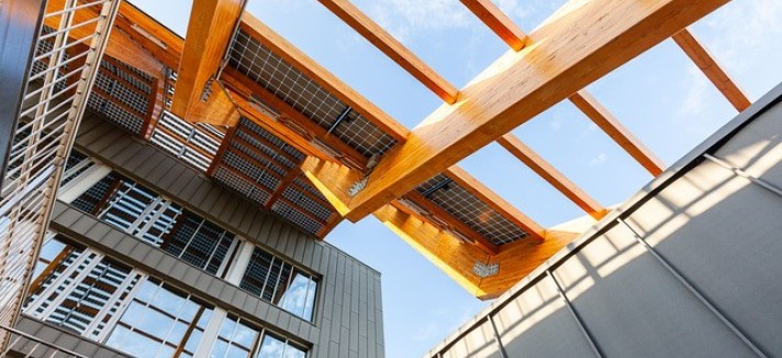 Foi projetado pelo estúdio de arquitetura Emase Arquitectura