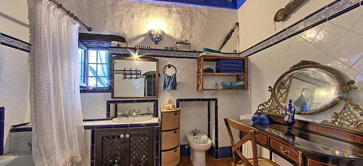 casa-campo-ibiza-bano
