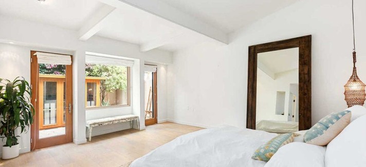 Com muito espaço e acesso a uma varanda privada