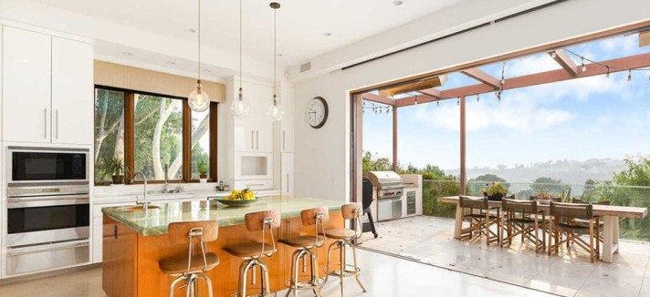 Tem ligação direta ao exterior