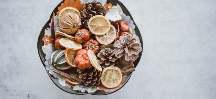 9. Frutos secos e pinhas na decoração