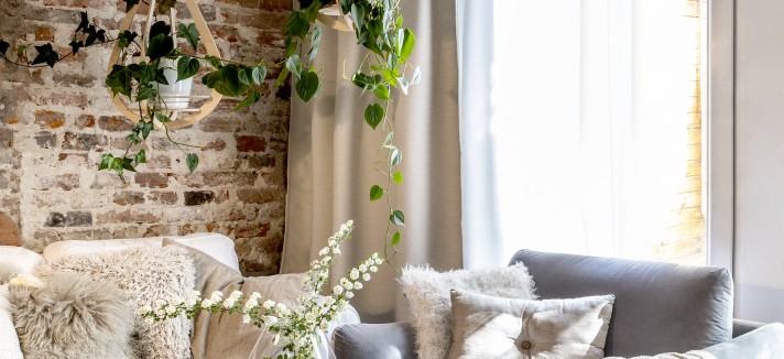 Paredes com pedra à mostra