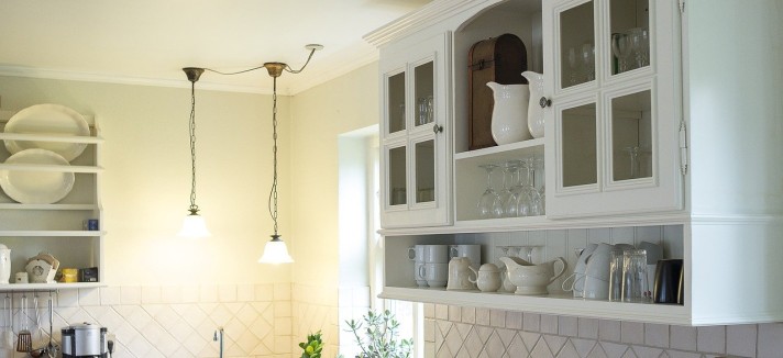 02-bookcase-3532949_1280