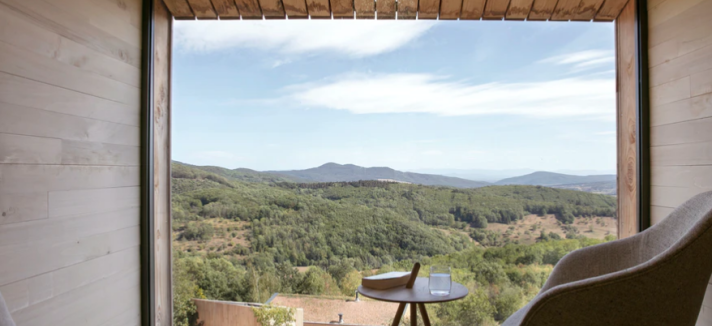 Contemplar a paisagem desde a sala de estar