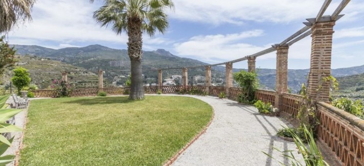 caseron_granada_jardin_con_vistas