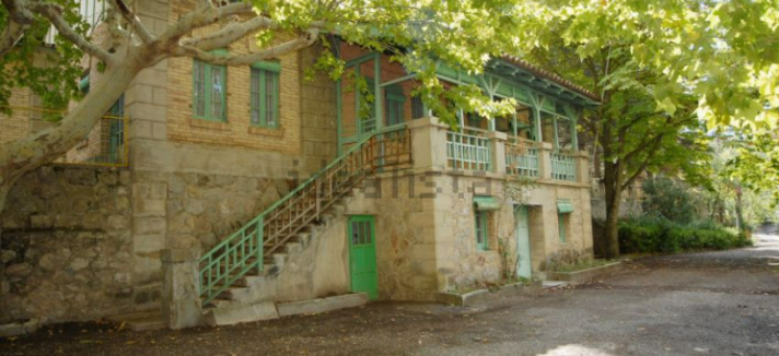 Aldeia à venda