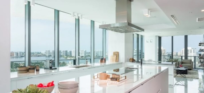 Apartamento de luxo na 'Porsche Design Tower'. 