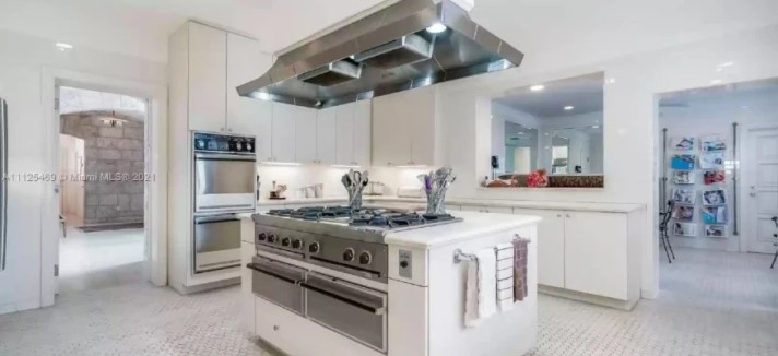 Mansão de Madonna à venda por um vão