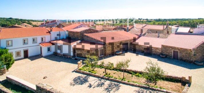 Casas à venda em Castelo Rodrigo