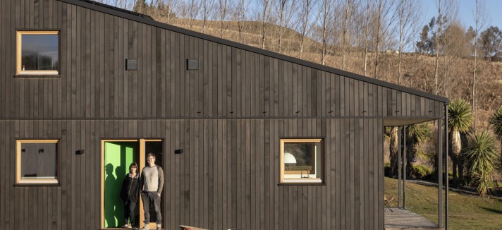 Casa com painéis de madeira