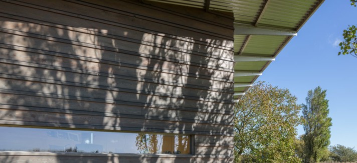 Uma casa projetada para se envolver com a natureza