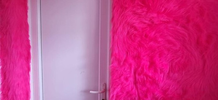 Um quarto demasiado colorido