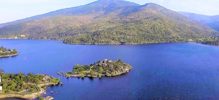 ilha com castelo à venda