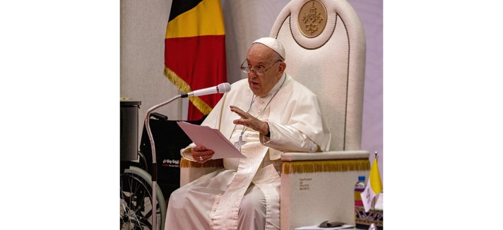 Cadeirão usado pelo Papa Francisco