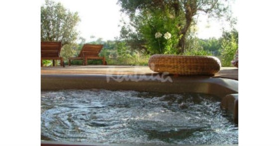 casas de fim-de-semana: jacuzzi à beira da barragem (montargil)