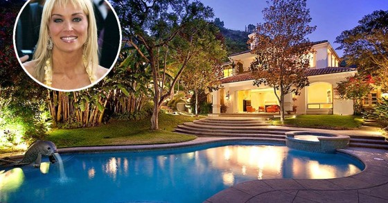 Casas de famosos: Sharon Stone desafia a crise e põe casa de Beverly Hills à venda pelo preço de 2008 (fotos)