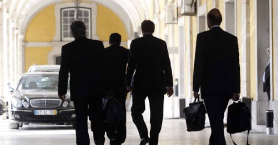 "troika" volta a estar de olho em portugal