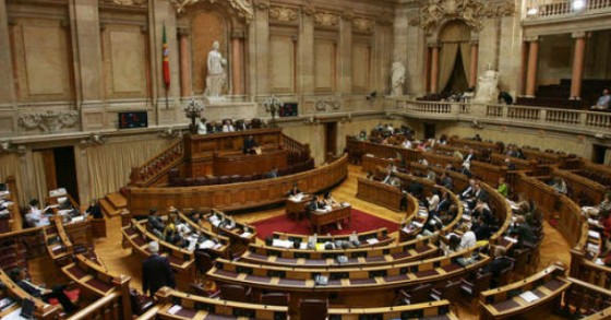 alterações no crédito à habitação debatidas no parlamento a 8 de junho