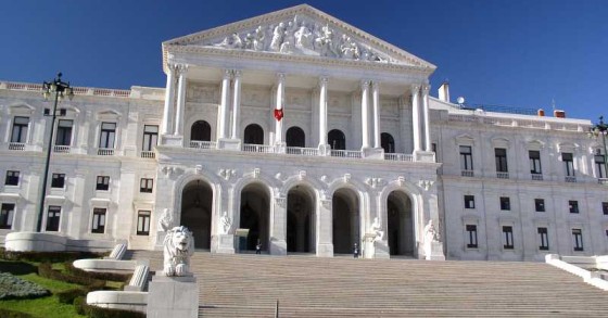 protestos marcam último dia de debate do orçamento