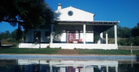 casas de fim-de-semana: escapadela com vista para as montanhas e para o rio zêzere (fotos)