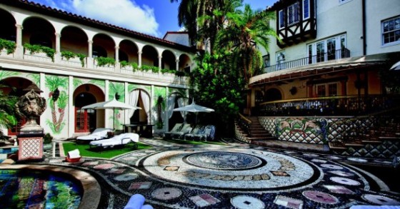 mansão de versace em miami vai a leilão