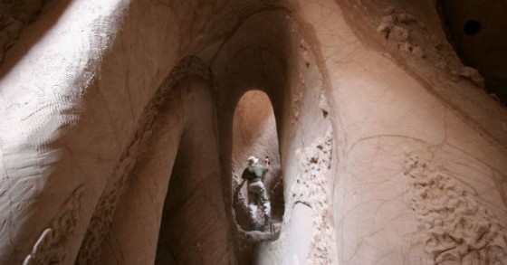 O homem que escavou uma catedral subterrânea no deserto dos EUA (fotos e vídeo)