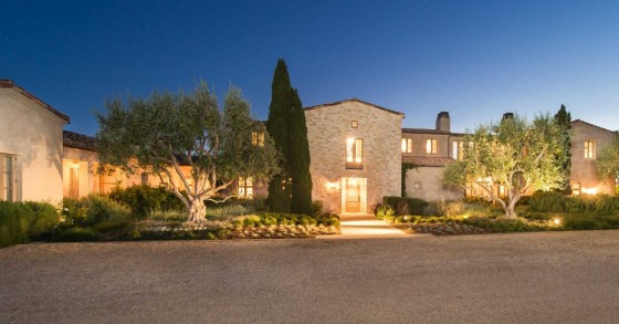 Casas de sonho: Viver numa mansão em Malibu inspirada na “Betcave” (fotos) 