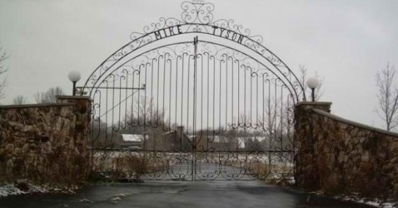 Do luxo à ruína: um passeio pela mansão abandonada de Mike Tyson