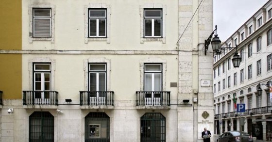 BES: crise nos mercados força entrada de Vítor Bento mais cedo na presidência do banco