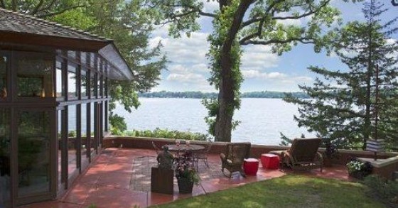 Casas de sonho: Relíquia de Frank Lloyd Wright com vista para um lago (fotos) 