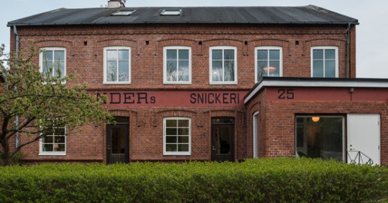 A metamorfose de uma antiga carpintaria numa casa de estilo (fotos)