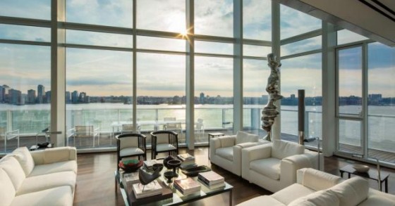 Casas de sonho: Apartamento com paredes de vidro junto ao rio Hudson em Manhattan (fotos) 