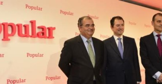 À esquerda, Ángel, Ron, presidente do Banco Popular