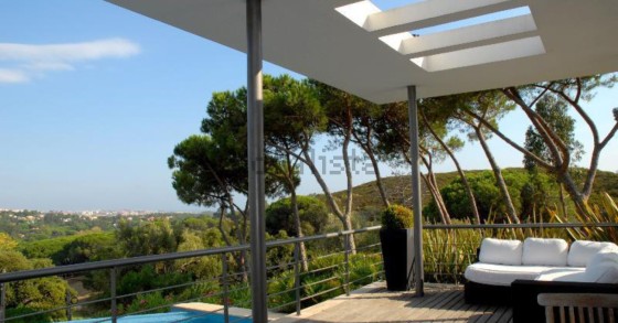 Esta espetacular moradia está localizada em Cascais e custa 3.200.000 euros.