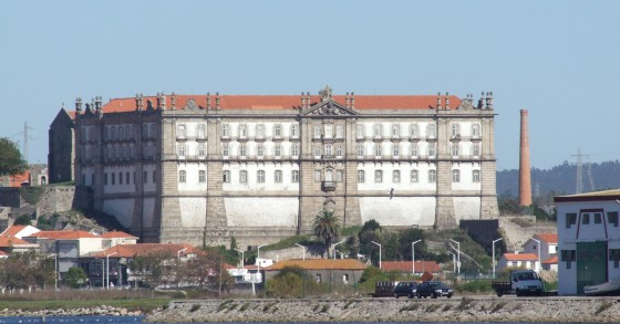 Mosteiro de Santa Clara: autarquia quer convencer Bruxelas a instalar ali um tribunal