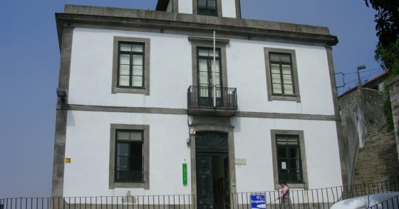 Escola de Gólgota é um dos ativos à venda pela autarquia na próxima segunda feira