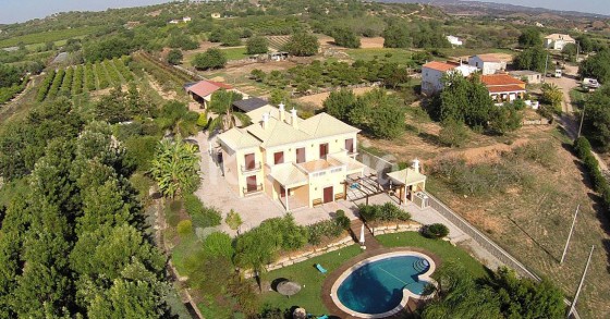 Casas de fim de semana: relaxar numa quinta com piscina em Tavira (fotos) 