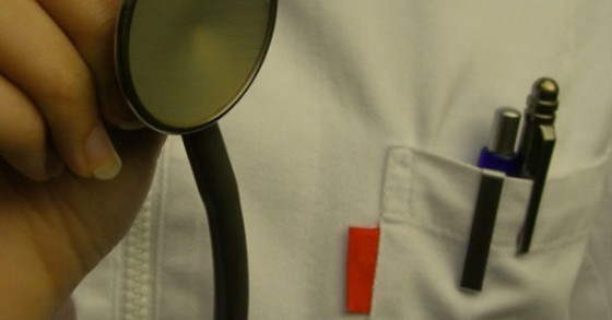 Médicos de família que atenderem 2.500 utentes recebem mais 741 euros 