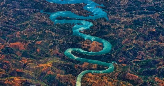 Fotografia de ribeira portuguesa em forma de dragão faz furor nas redes sociais chinesas 