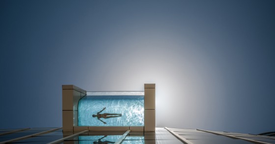 Tens medo das alturas? Então não podes tomar banho nestas 13 espetaculares piscinas (fotos) 